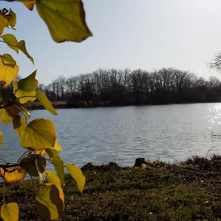 Tente Luxe Jacuzzi Au Bord Des Etangs Luxusní stan Le Vigeant