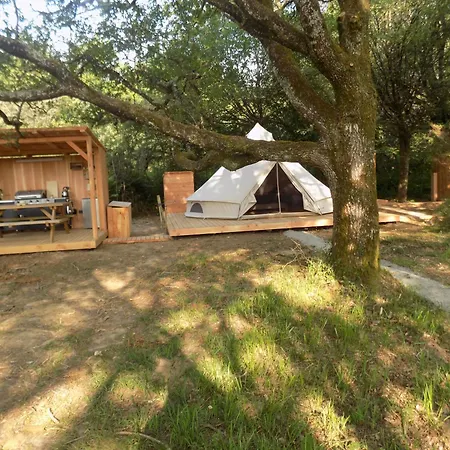 Luxusní stan Tente Luxe Jacuzzi Au Bord Des Etangs Le Vigeant